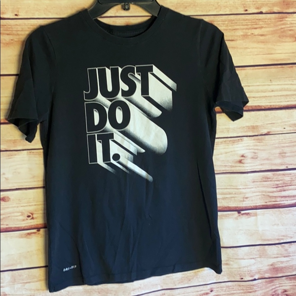 Boys Nike DRI-FIT short sleeve shirt size L